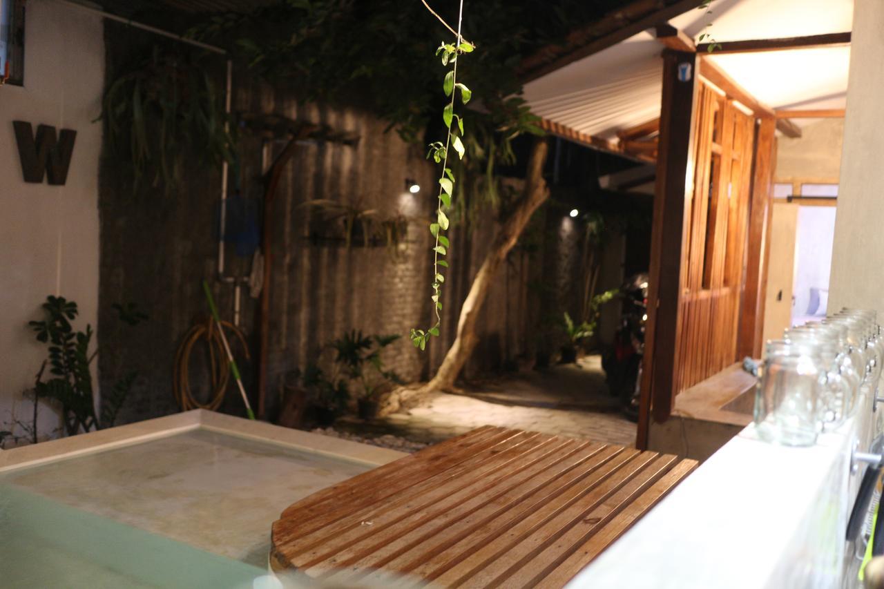 Trava House Albergue Yogyakarta Exterior foto